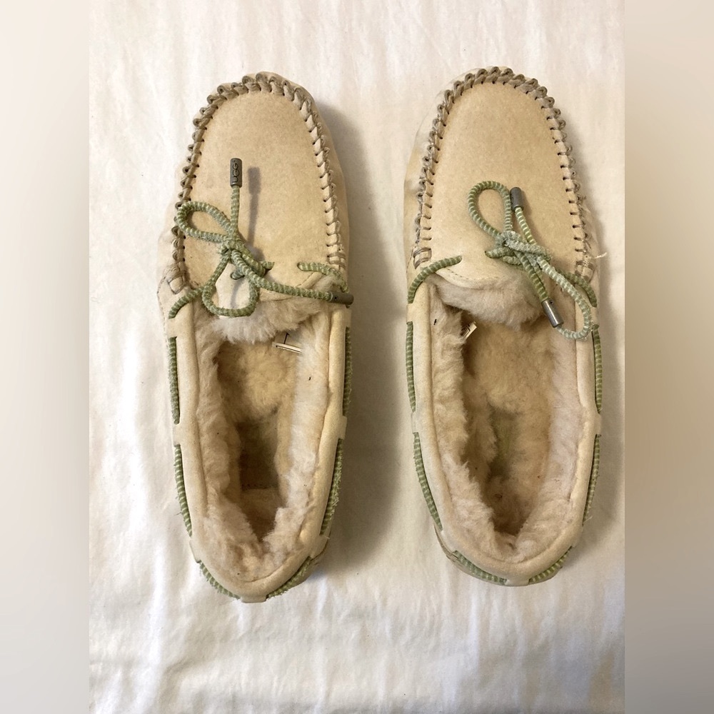 UGG Dakota Suede Women’s Slip on Shearling Lined Moccasin Slippers, Cream, sz 8